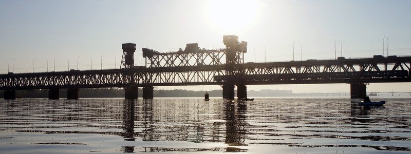 Перед закрытием Нового моста в Днепре обследовали Амурский мост