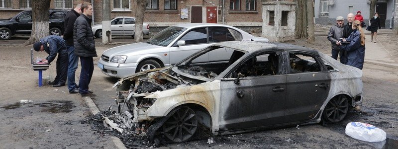 Неприятный подарок: на 12 квартале девушке сожгли Audi