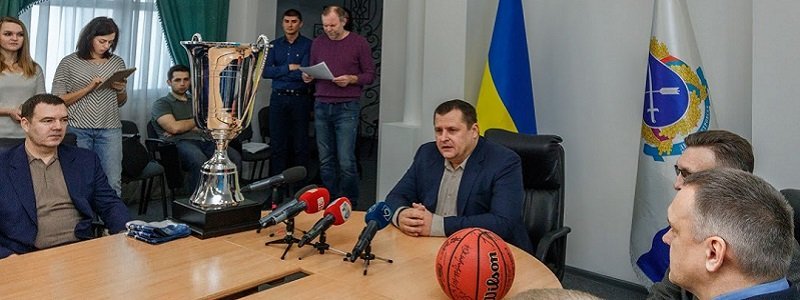 Борис Филатов поздравил игроков баскетбольного клуба "Днепр" с получением Кубка Украины