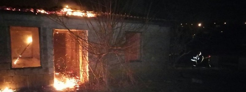 В Чечеловском районе Днепра выгорел дом