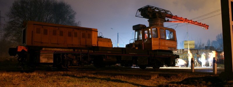 На улице Шинной работал железнодорожный кран: наконец-то отремонтировали переезд