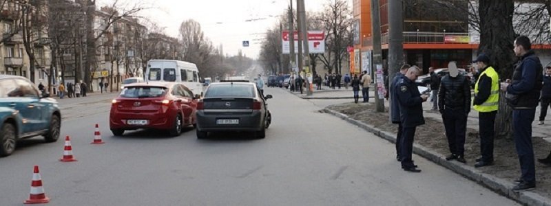 ДТП, погоня и перестрелка на проспекте Хмельницкого: подробности от полиции и очевидцев