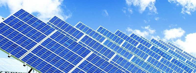 В Днепре продолжают устанавливать солнечные батареи