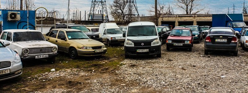 Забытые "ласточки": дайджест брошенных автомобилей Днепра