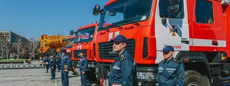 Спасателям Днепра передали уникальную пожарную технику