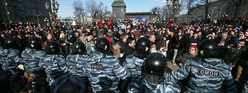 Толпы людей, дымовые шашки и массовые аресты: что происходило по всей России