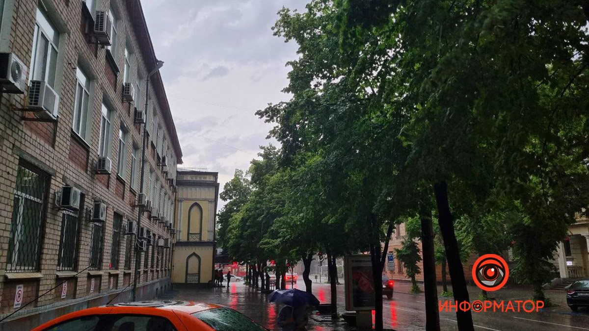 Град, ливень и гром: Днепр в первый день лета накрыла непогода