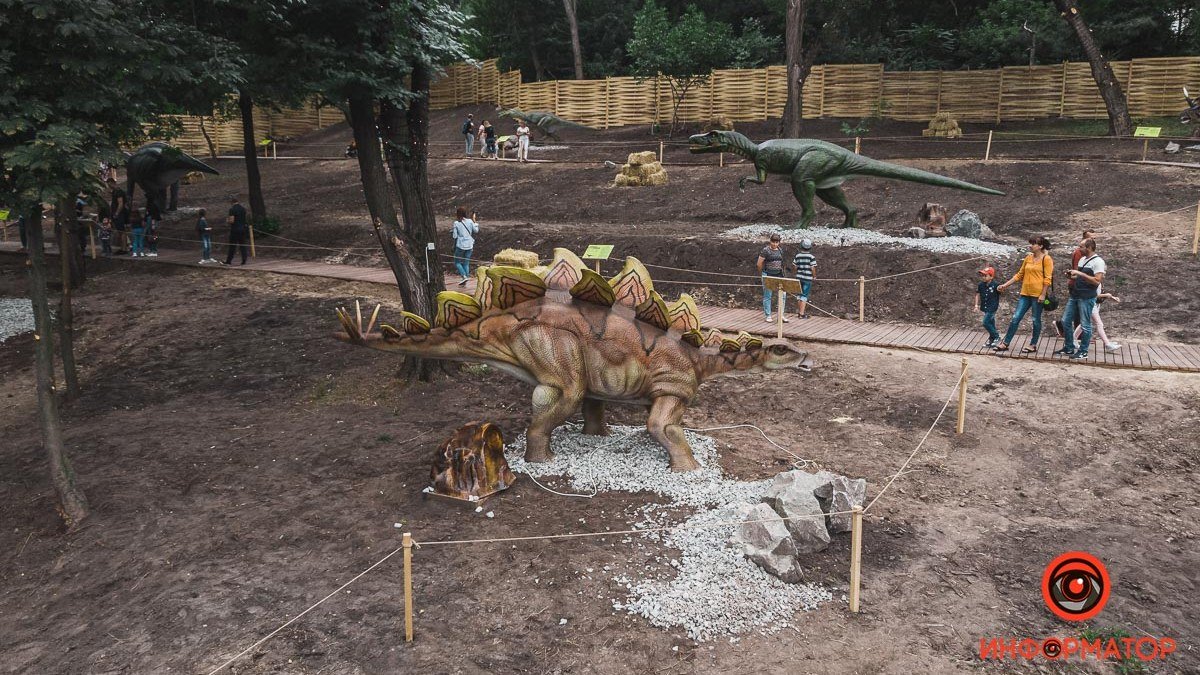 В Днепре Парк Динозавров открыл сезон