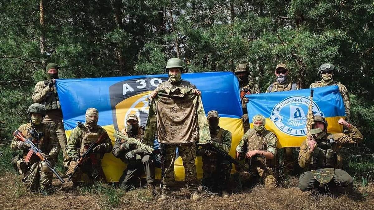 Ультрас «Днепра» на войне: фанаты рассказали о «Металлисте», «Азове», Коломойском и защите Украины
