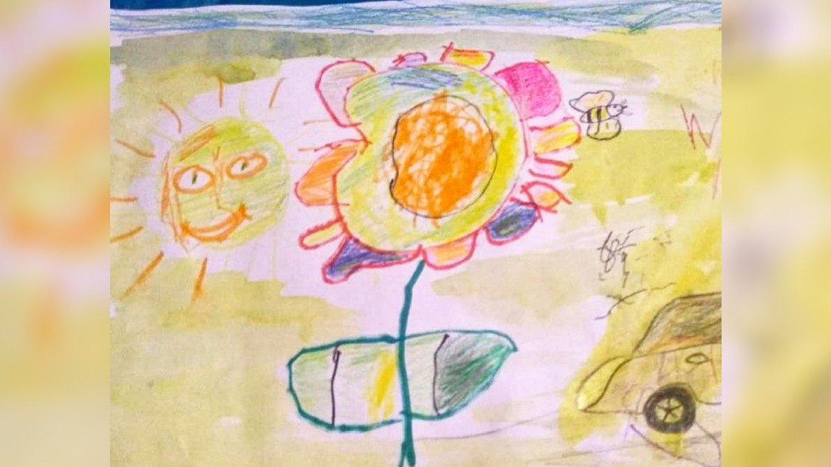 В Днепре мальчик из Северодонецка нарисовал цветы, чтобы поддержать отца на фронте