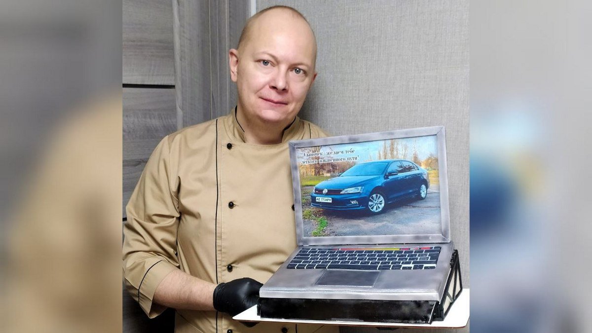 Днепровский кондитер сделал реалистичный торт в форме ноутбука