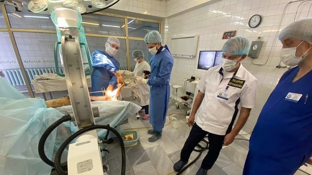 Совладельцы корпорации "АТБ" передали больнице Мечникова современный рентген