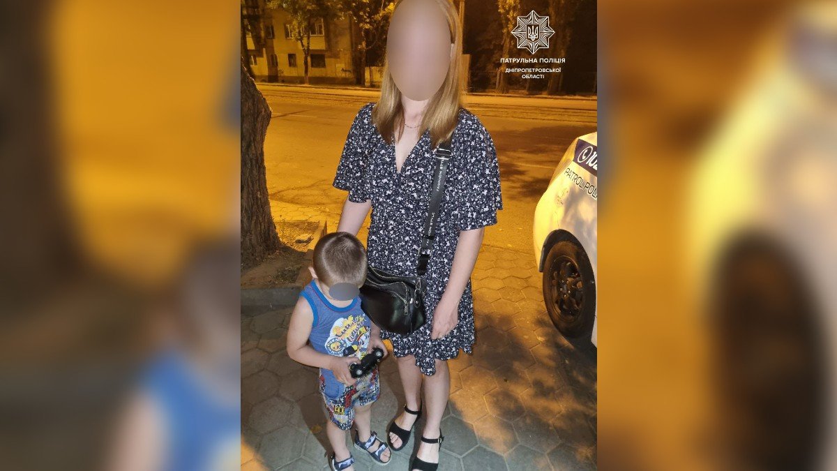 В Днепре патрульные помогли 4-летнему мальчику вернуться к маме