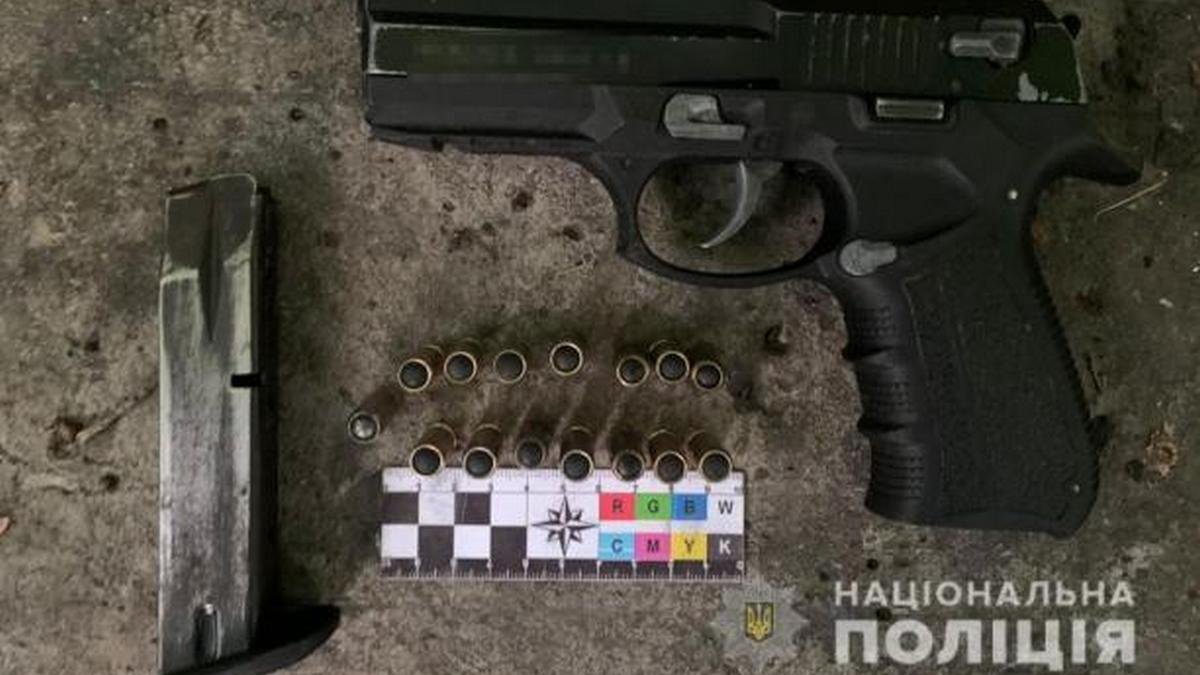 В Днепре задержали 21-летнего "предпринимателя", который продавал оружие через Telegram-канал: видео задержания