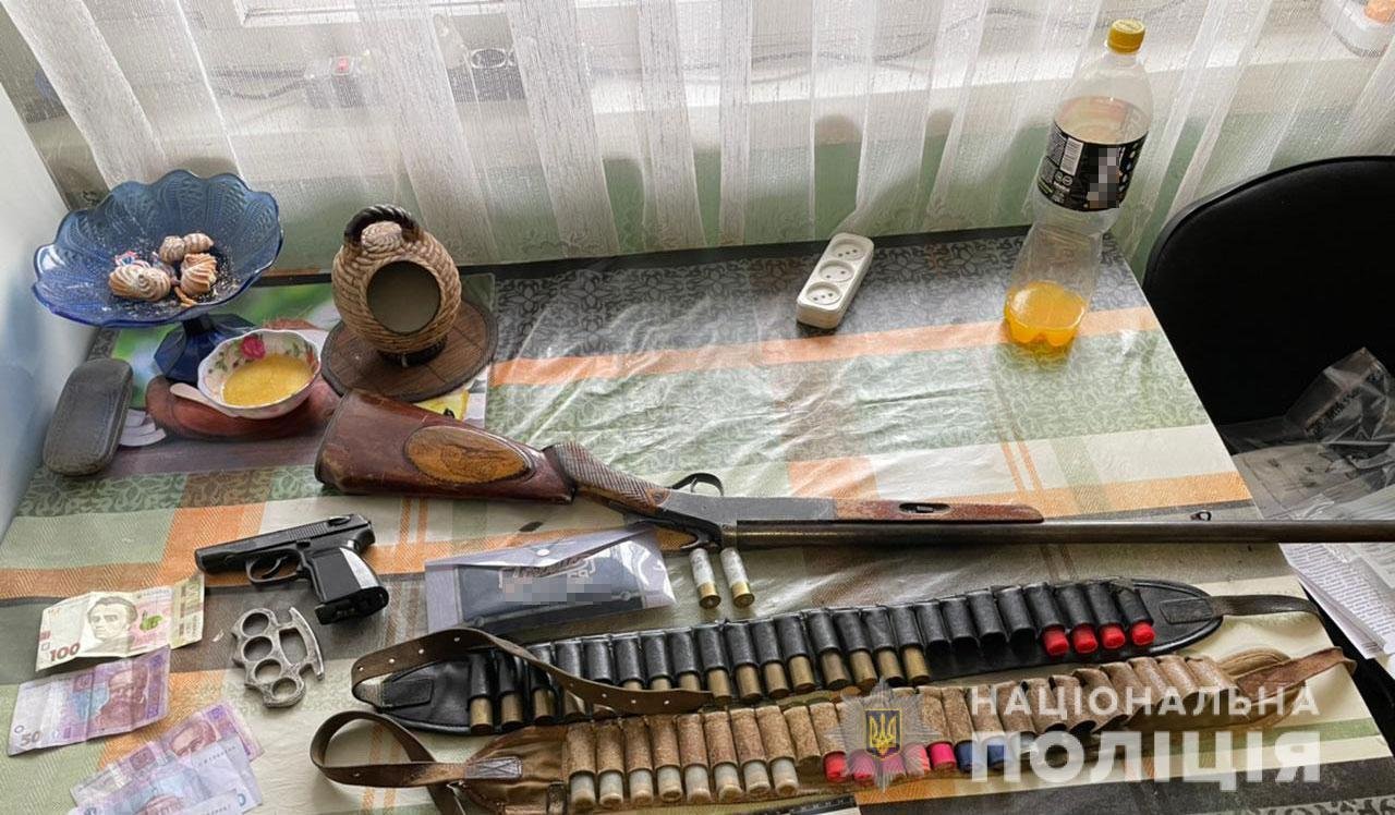 Наркотики, оружие и боеприпасы: в Днепропетровской области задержали 35-летнего мужчину