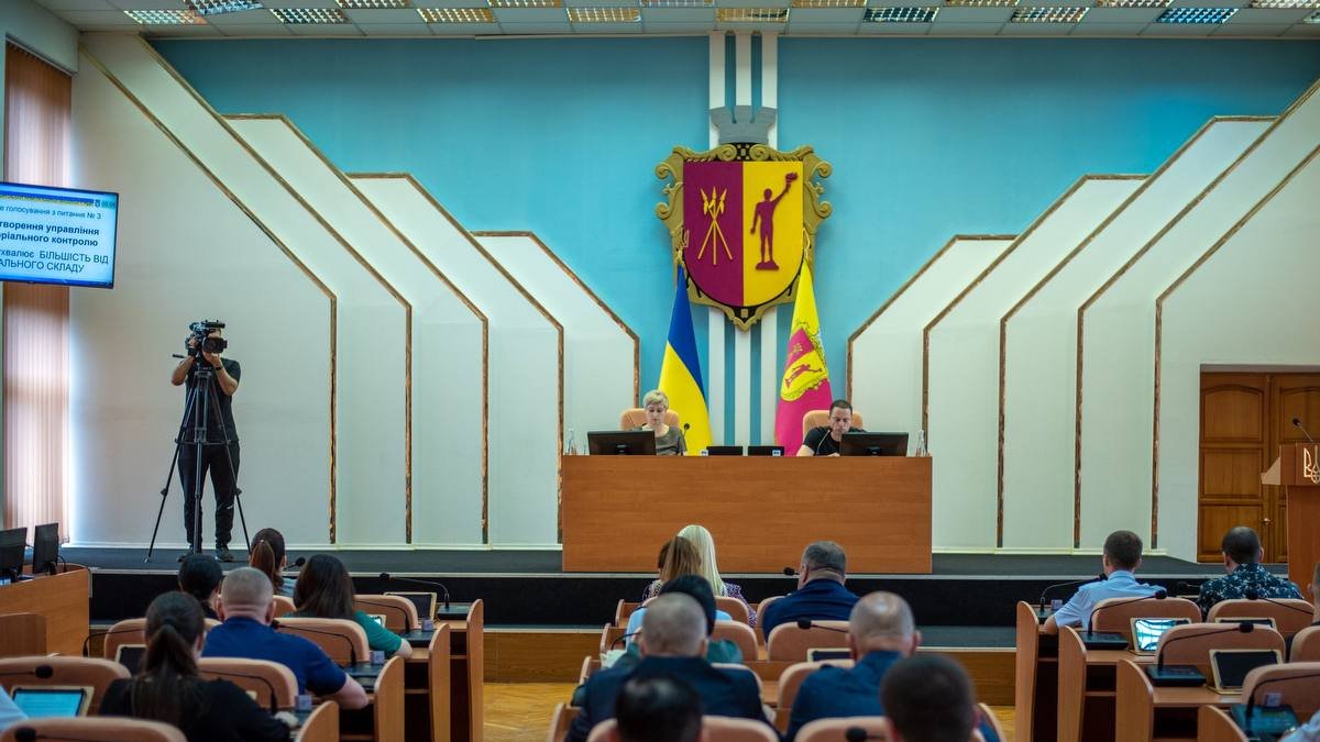Мэр Каменского Андрей Белоусов рассказал о результатах внеочередной сессии городского совета