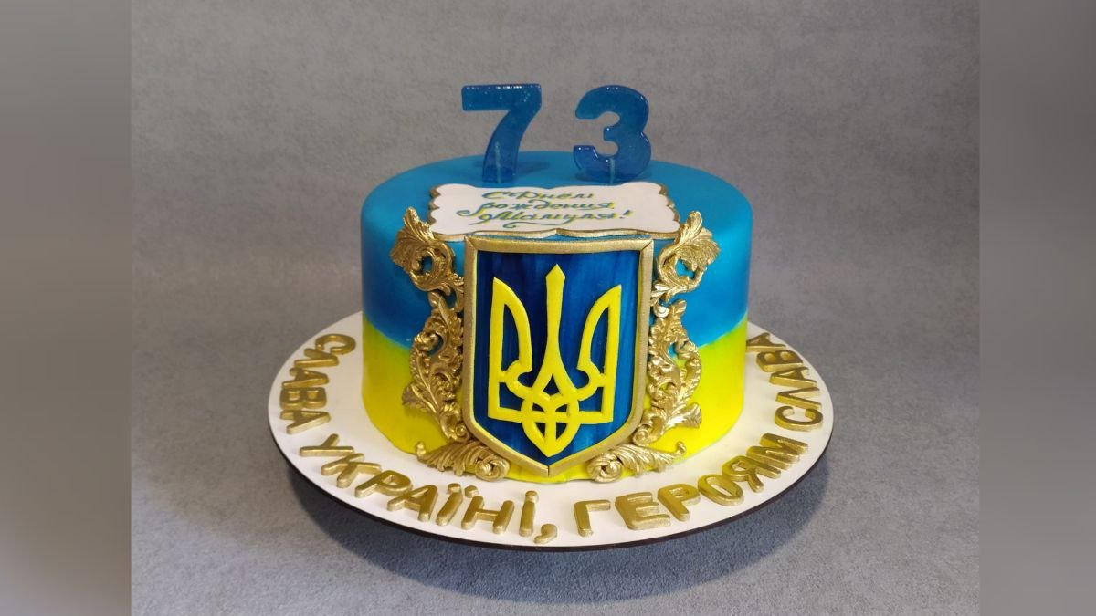 Днепровский кондитер сделал яркий торт, приуроченный к приближению вступления Украины в ЕС