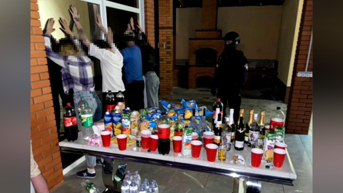 В Днепропетровской области в комендантский час проводили закрытые вечеринки с алкоголем и наркотиками