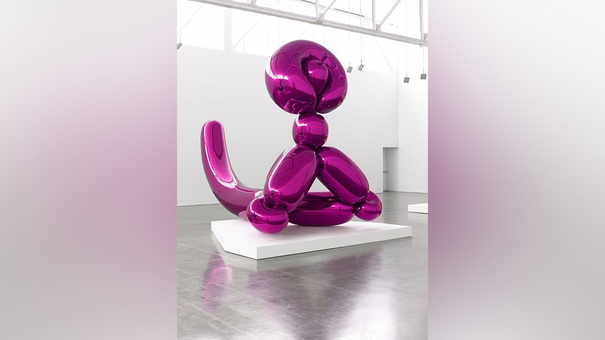 Скульптуру Кунса Balloon Monkey (Magenta), представленную Виктором и Еленой Пинчуками, продали на аукционе Christie's
