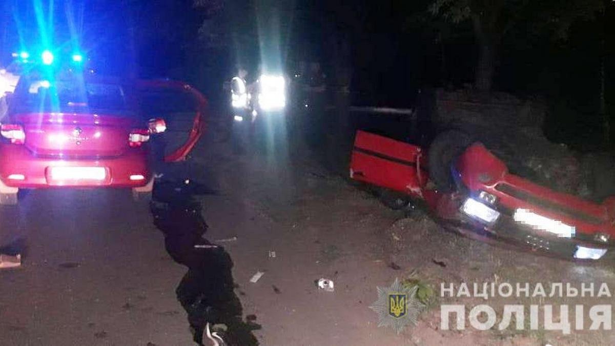 В Кривом Роге Audi врезался в Renault и перевернулся: погибла 18-летняя девушка, пострадали еще шесть человек