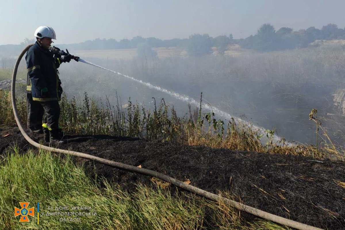 За сутки в Днепропетровской области сгорело более 32 гектаров сухой травы и мусора