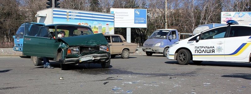 ДТП на Запорожском шоссе: ВАЗ и Subaru не поделили дорогу