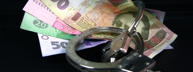 В Днепре патрульный отказался от взятки в 100 долларов