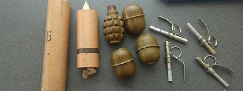 Внезапная находка: в лесопосадке под Днепром мужчина обнаружил гранаты и запалы