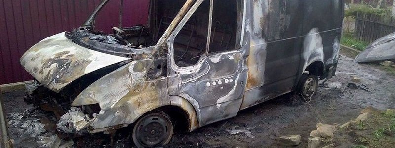 Под Донецком сожгли знаменитое авто волонтера