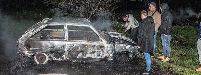Ночной пожар: на Победе сгорел автомобиль