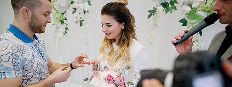 Скандальная блогерша из Днепра вышла замуж