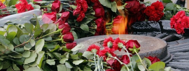 Вспомнить все: в Днепре состоялось возложение цветов к Памятнику Славы