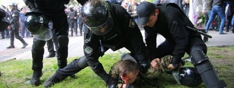 Аваков извинился за действия полицейских в Днепре