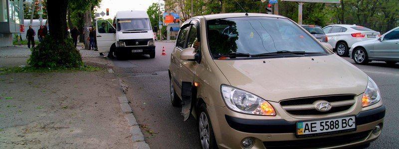 ДТП на Гагарина: Hyundai въехал в маршрутку с пассажирами
