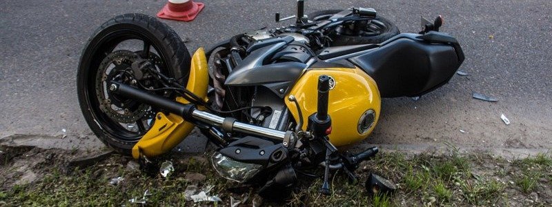 ДТП на Каруны: мотоциклист на Yamaha столкнулся с Mitsubishi