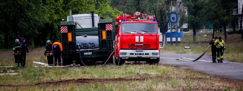 Огонь, пожарная техника и сотни спасателей: что происходило на военном полигоне под Днепром