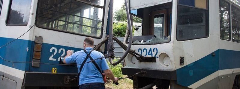 В Днепре поезд снес трамвай: комментарии полиции и Днепропетровского электротранспорта
