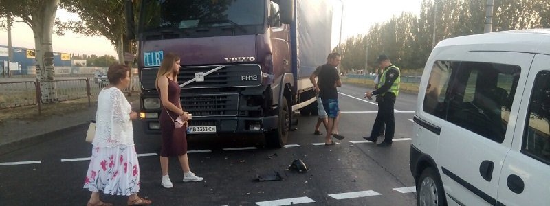 ДТП на Донецком шоссе: дорогу не поделили Opel и фура Volvo