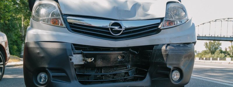 ДТП возле ресторана Coast: столкнулись два автомобиля Opel
