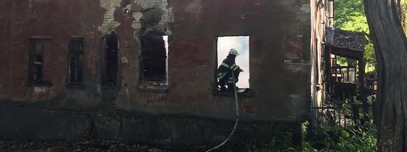 Ноев Ковчег в Днепре: из пожара спасли коз и уток, но погиб человек