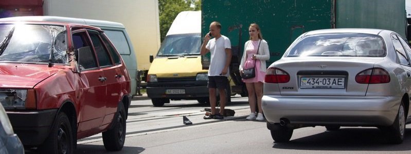 Суровое наказание: на Старом мосту грузовик подрезал водителя ВАЗ