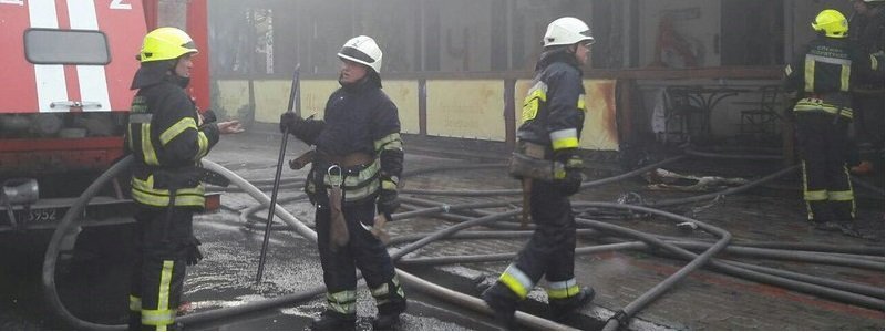 Пожарные и "скорая": на Успенской площади горел "Чибис"