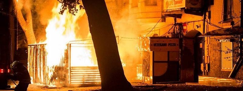 Пламя и дым столбом: в Днепре горело еще одно кафе