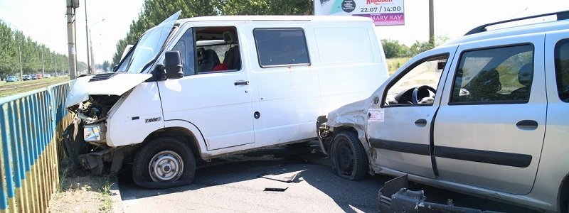 В ДТП на Петрозаводской столкнулись Renault и Dacia: пострадал ребенок