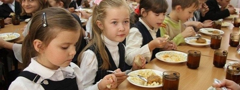 Больше и вкуснее: в Днепре на питание школьников дополнительно выделят 8 миллионов