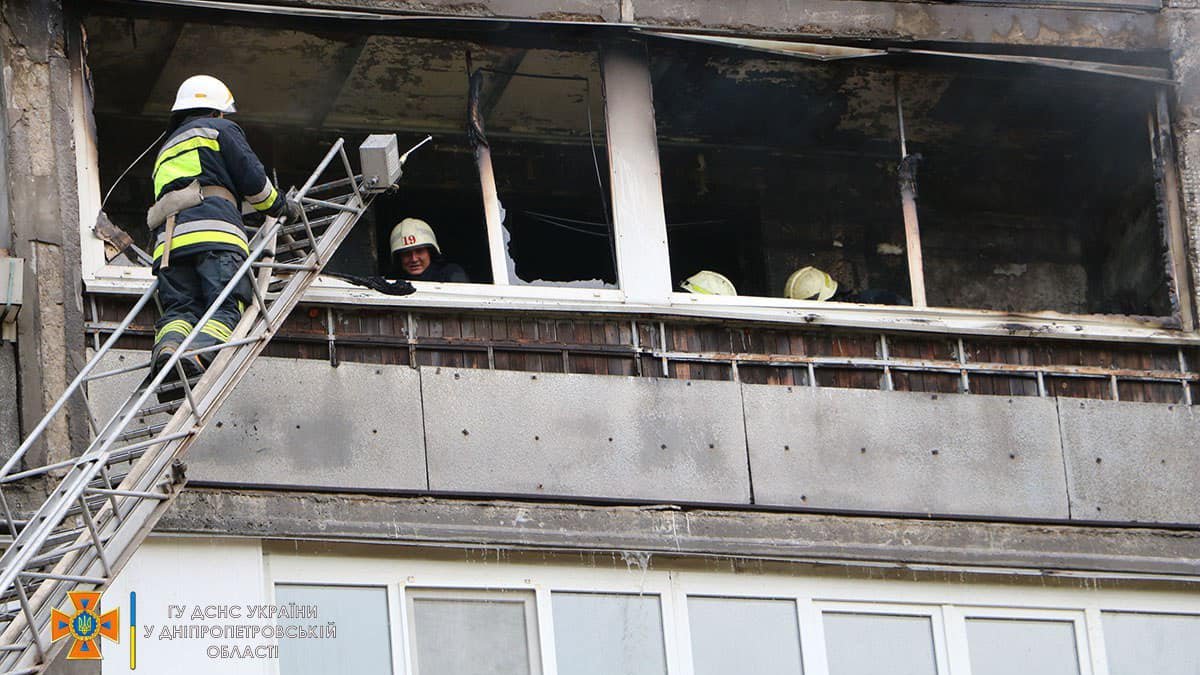В Днепре на Тополе горела квартира: пострадала женщина