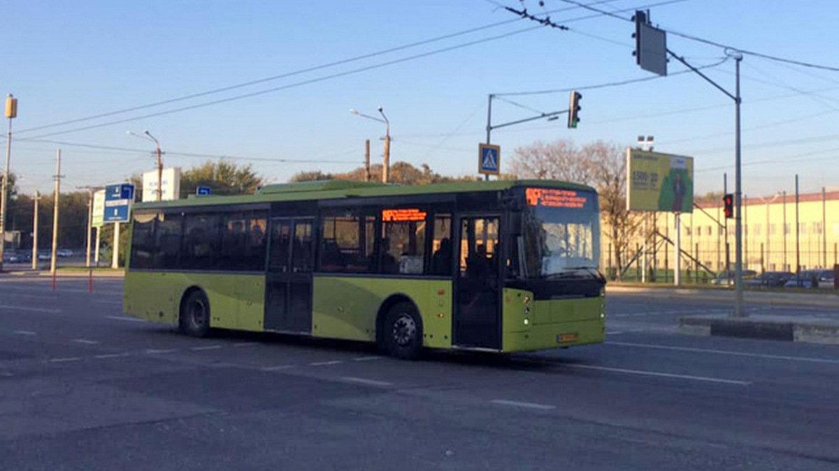 Через ракетний обстріл Дніпра перекрили рух по Криворізькій вулиці: як прямуватиме громадський транспорт