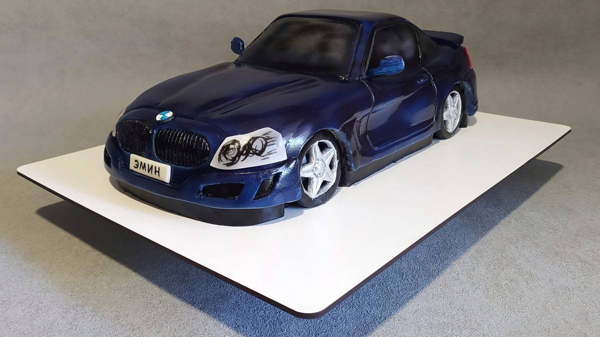 Днепровский кондитер сделал торт в виде BMW