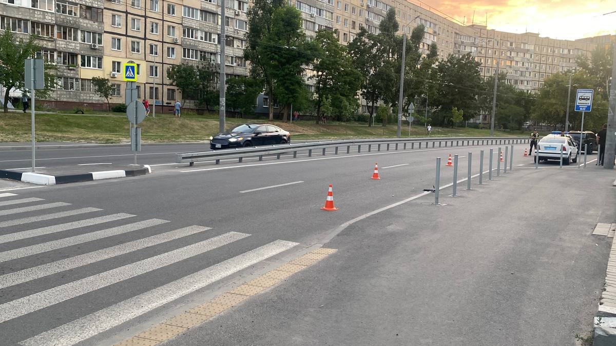 В Днепре на проспекте Героев водитель BMW X5 сбил женщину: пострадавшая в больнице