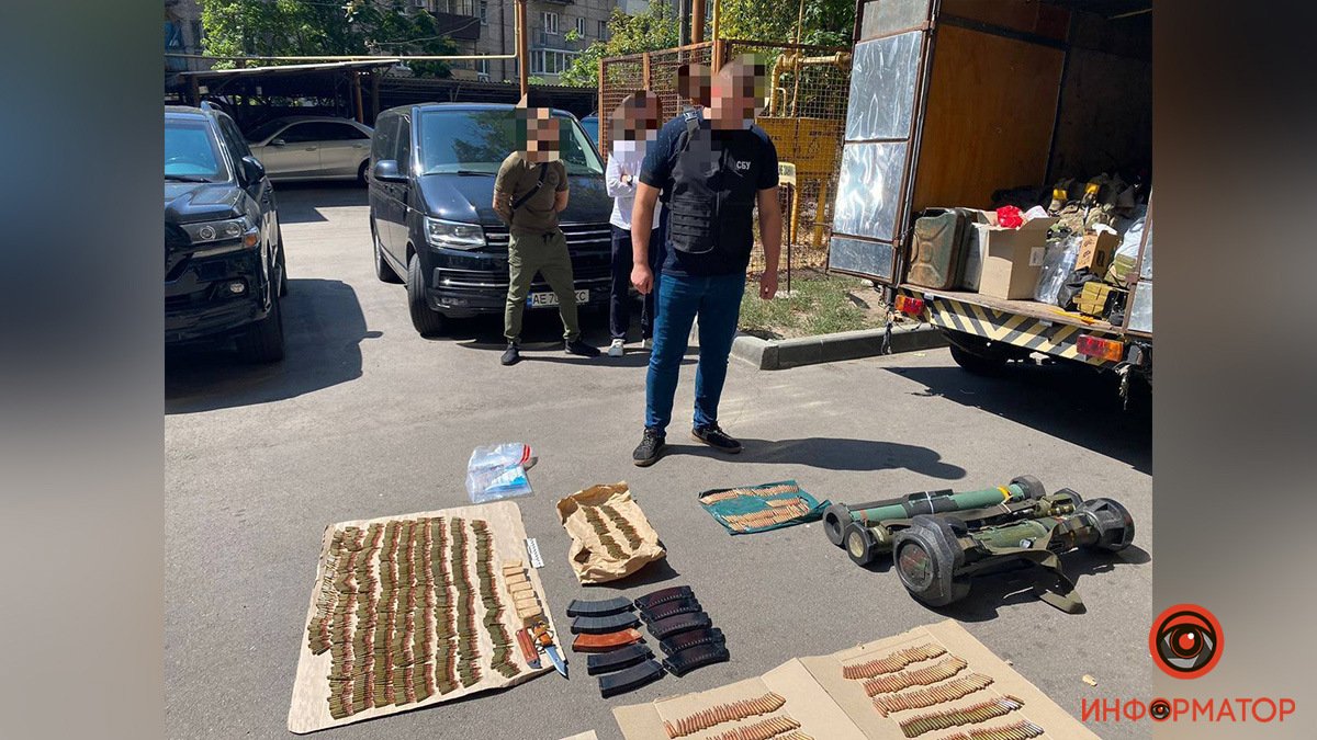 Задержание и изъятие оружия: происходившее возле гостиницы "Днепропетровск" в Днепре